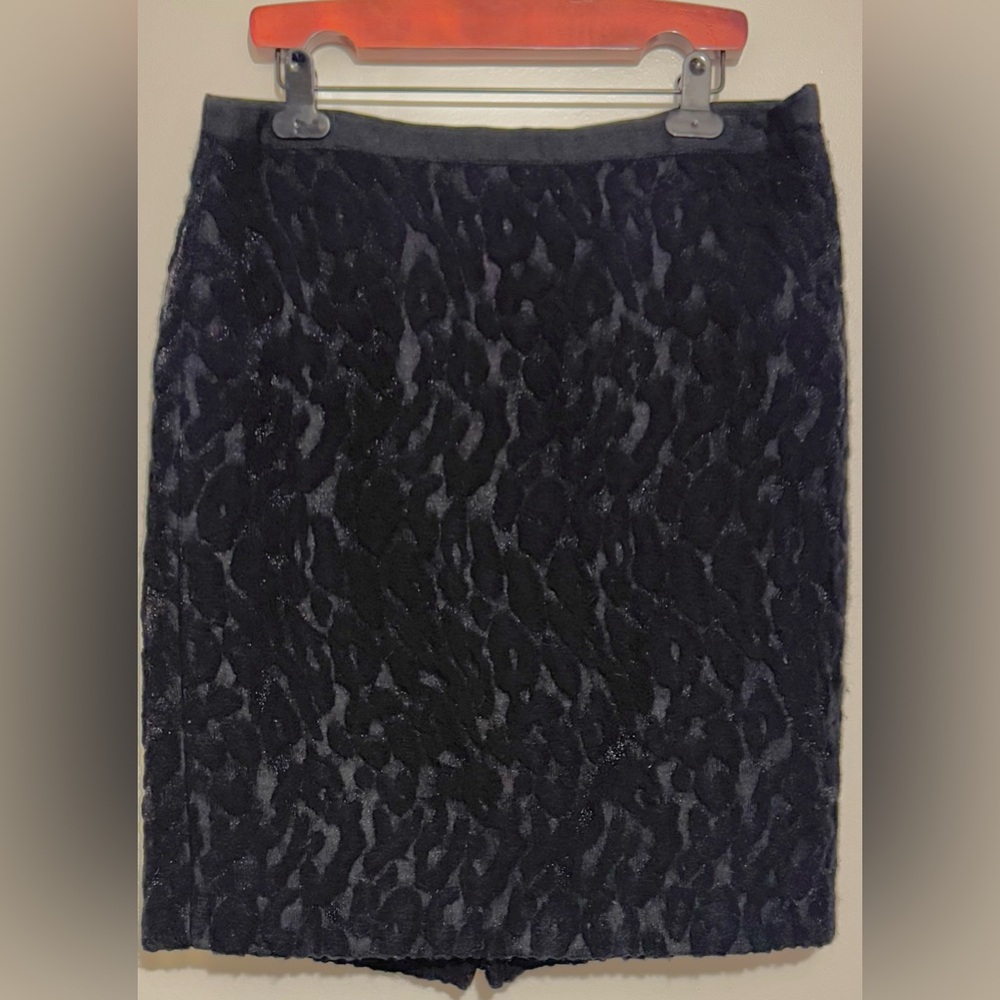 Ann Taylor. Petite. Wool, Black Leopard Jacquard Skirt.